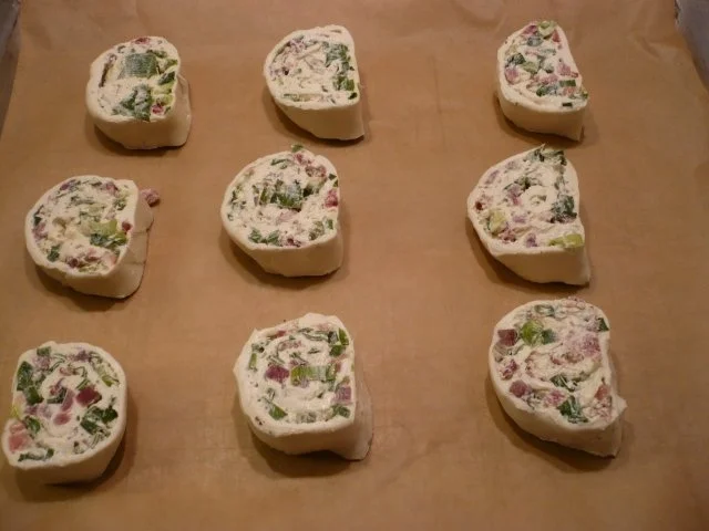 Rezept: Flammkuchenröllchen Bild Nr. 8 Flammkuchenröllchen - Rezept - Bild Nr. 8