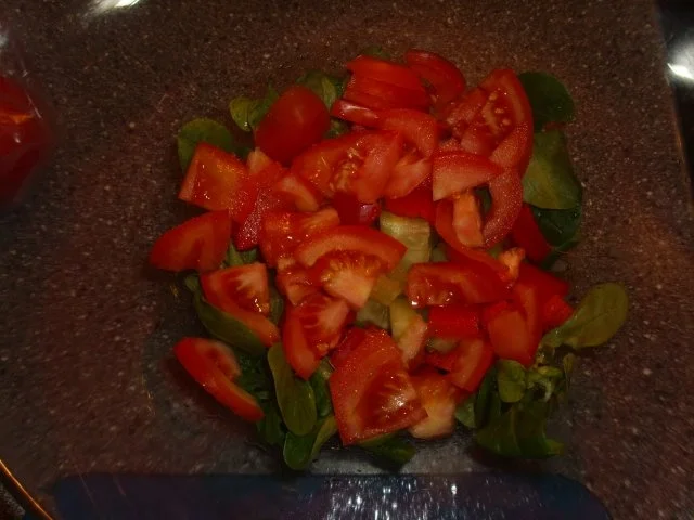 Rezept: Gemischter Salat mit Camembert und Weintrauben Bild Nr. 3 Gemischter Salat mit Camembert und Weintrauben - Rezept - Bild Nr. 3