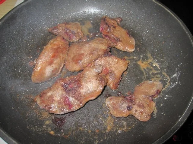 Rezept: Geflügelleber mit Kartoffelbrei und Apfel-Zwiebel-Gemüse Bild Nr. 6 Geflügelleber mit Kartoffelbrei und Apfel-Zwiebel-Gemüse - Rezept - Bild Nr. 6