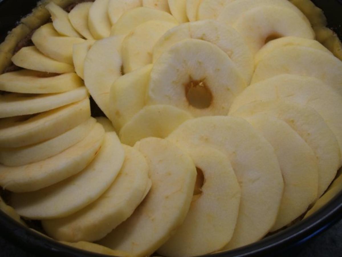 Backen: Apfelkuchen mit Mandelschicht - Rezept - Bild Nr. 6