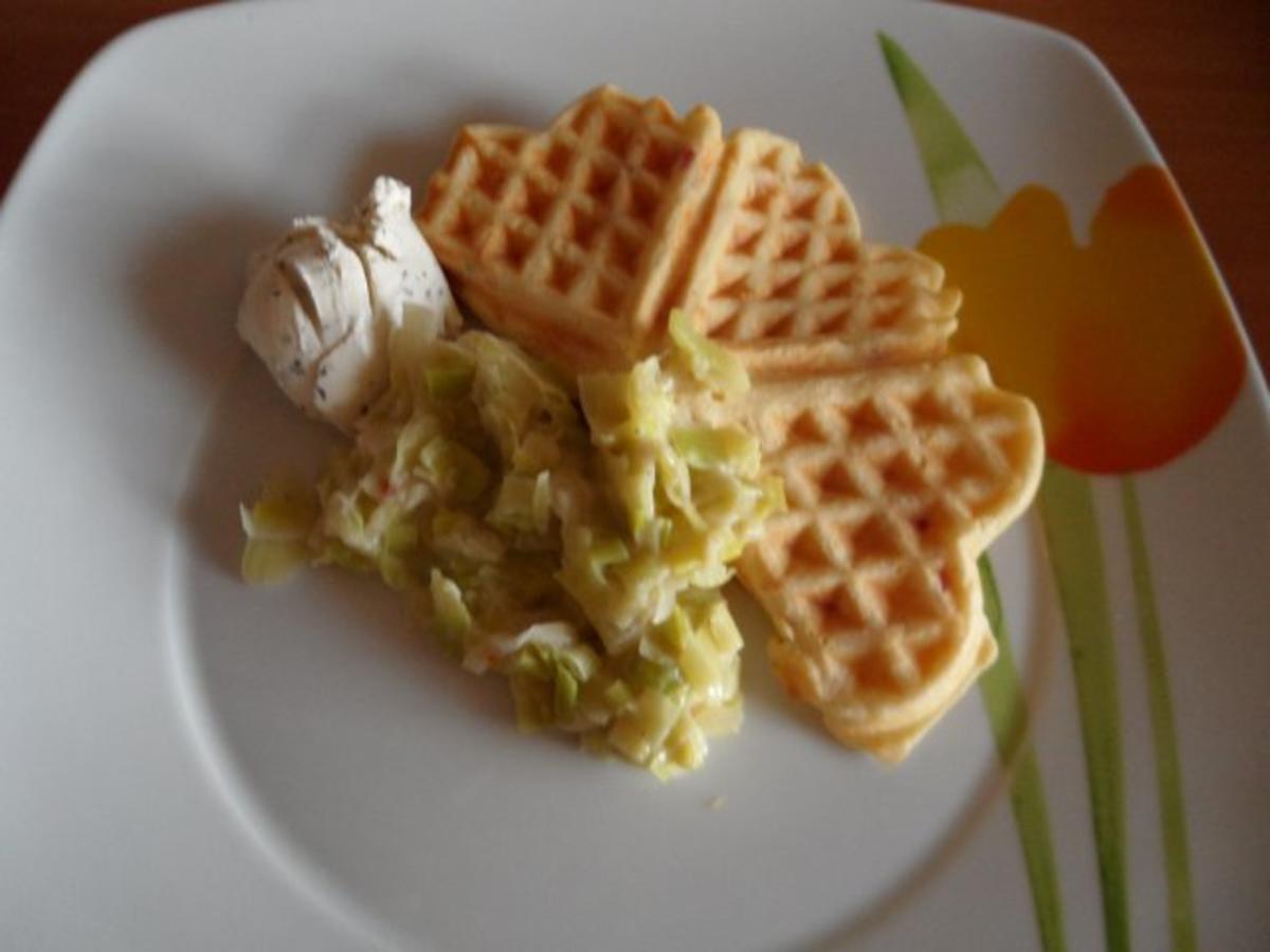 Schinkenwaffeln mit Lauchgemüse - Rezept