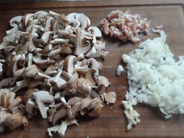 Hähnchen-Nudel-Auflauf mit Champignons, Broccoli und Tomaten-Sahne-Soße - Rezept - Bild Nr. 3