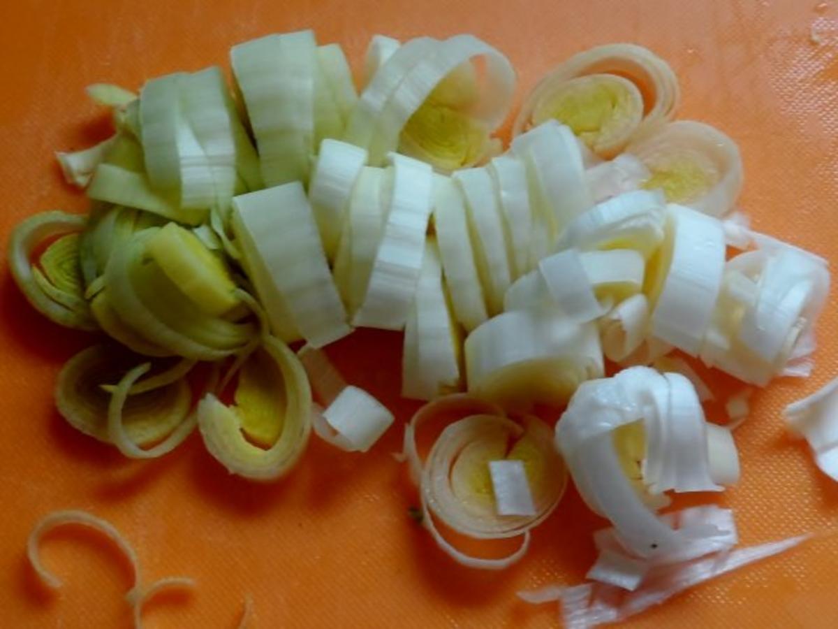 Hähnchen-Nudel-Auflauf mit Champignons, Broccoli und Tomaten-Sahne-Soße - Rezept - Bild Nr. 4
