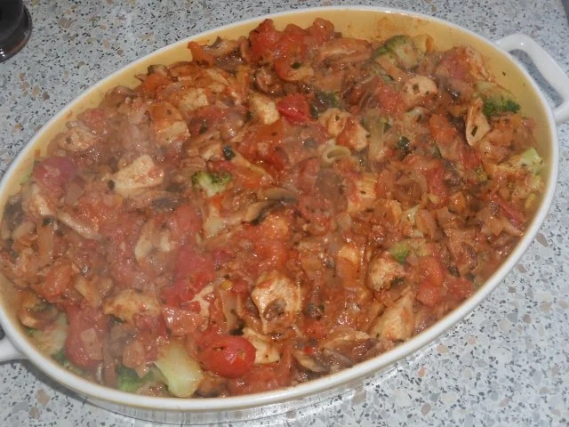 Hähnchen-Nudel-Auflauf mit Champignons, Broccoli und Tomaten-Sahne-Soße - Rezept - Bild Nr. 12