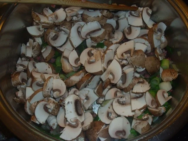 Rezept: Kartoffel-Kohlrabi-Kräuter-Püree mit Champignon-Schinken-Zwiebeln Bild Nr. 5 Kartoffel-Kohlrabi-Kräuter-Püree mit Champignon-Schinken-Zwiebeln - Rezept - Bild Nr. 5