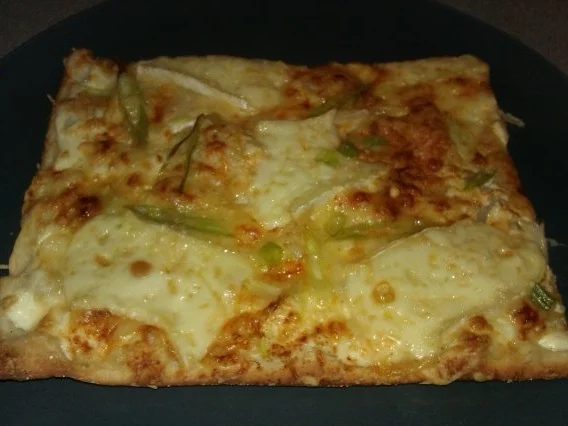 Rezept: 4-Käse Flammenkuchen Bild Nr. 4 4-Käse Flammenkuchen - Rezept - Bild Nr. 4