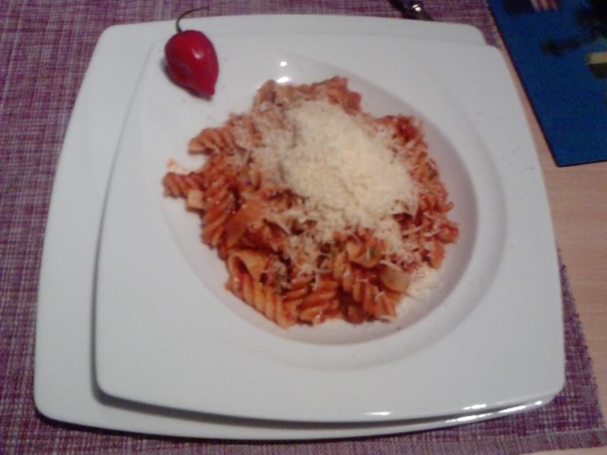 Bilder für DIE - MANCHE - MÖGEN - ES - NOCH - HEISSER - PASTA - ARRABIATA - PFANNE - Rezept