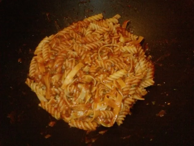 Rezept: DIE - MANCHE - MÖGEN - ES - NOCH - HEISSER - PASTA - ARRABIATA - PFANNE Bild Nr. 8 DIE - MANCHE - MÖGEN - ES - NOCH - HEISSER - PASTA - ARRABIATA - PFANNE - Rezept - Bild Nr. 8