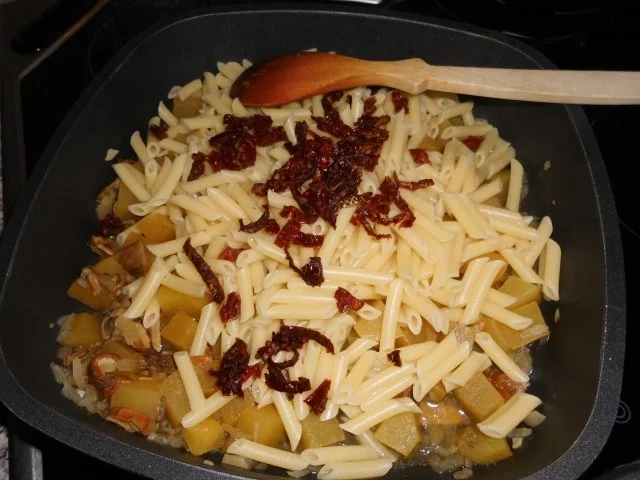 Rezept: Kürbis-Pasta mit Tomaten und Steinpilzen>> Bild Nr. 6 Kürbis-Pasta mit Tomaten und Steinpilzen>> - Rezept - Bild Nr. 6