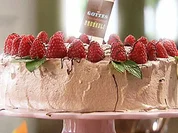 Schokotorte Swiss Meringue mit Himbeeren (Marina Wahl) - Rezept