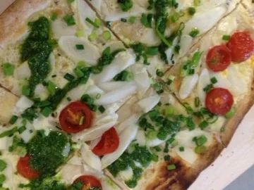 Flammkuchen mit Spargel und Pesto - Rezept