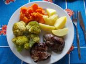 Lamm Steak mit Kartoffen,Brokoli und Mören - Rezept