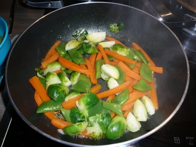 Rezept: Griechische Medaillons an Wildreis+ Wintergemüse umrahmt von Metaxa-Sahnesoße Bild Nr. 9 Griechische Medaillons an Wildreis+ Wintergemüse umrahmt von Metaxa-Sahnesoße - Rezept - Bild Nr. 9