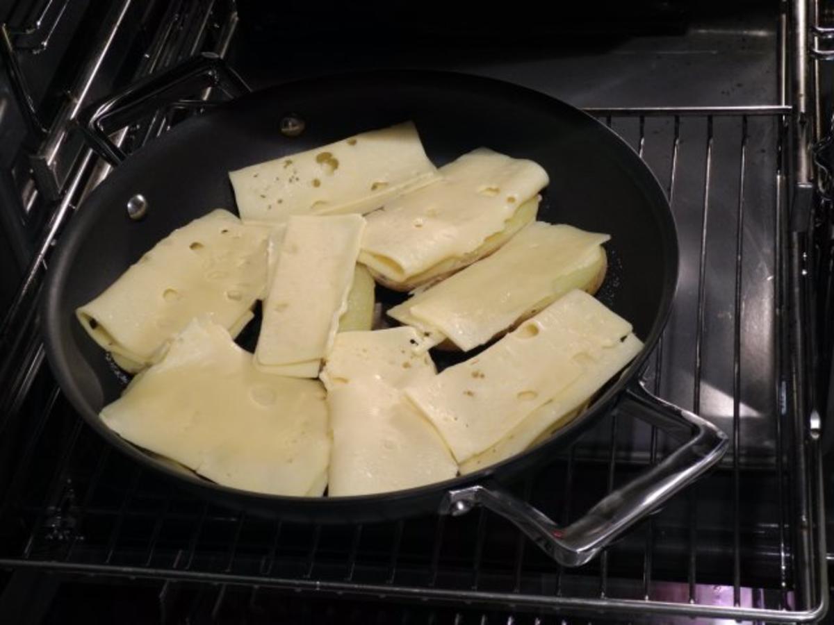 Vegetarisch : Mit Käse überbackene Kartoffeln und dazu einen Zwiebeljoghurt - Rezept - Bild Nr. 6