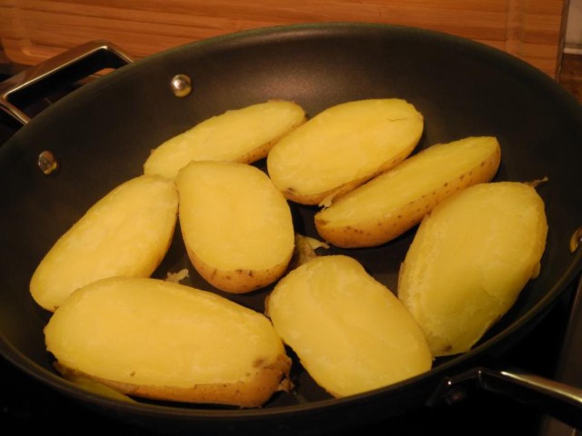 Vegetarisch : Mit Käse überbackene Kartoffeln und dazu einen Zwiebeljoghurt - Rezept - Bild Nr. 5
