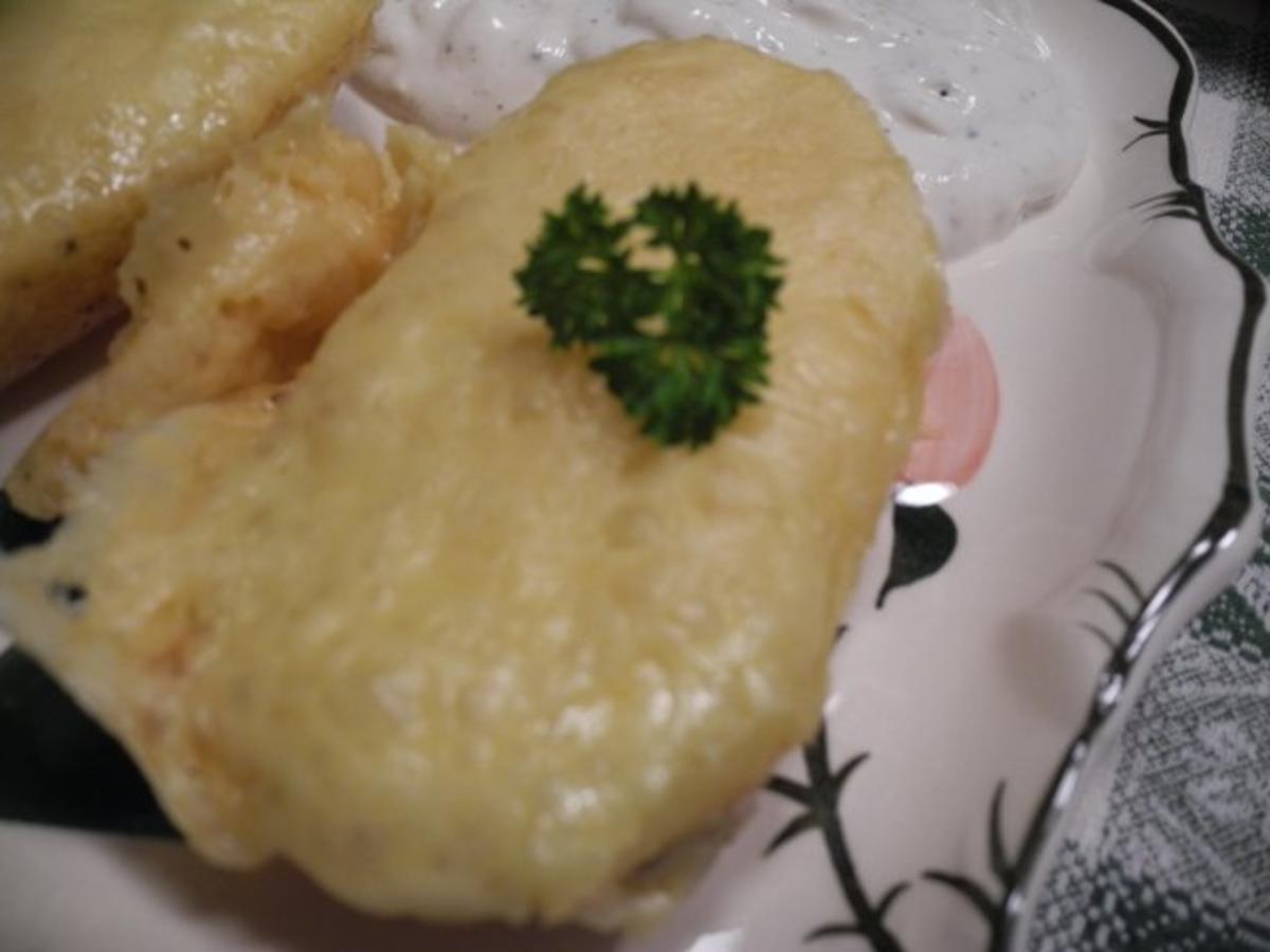 Vegetarisch : Mit Käse überbackene Kartoffeln und dazu einen Zwiebeljoghurt - Rezept - Bild Nr. 2