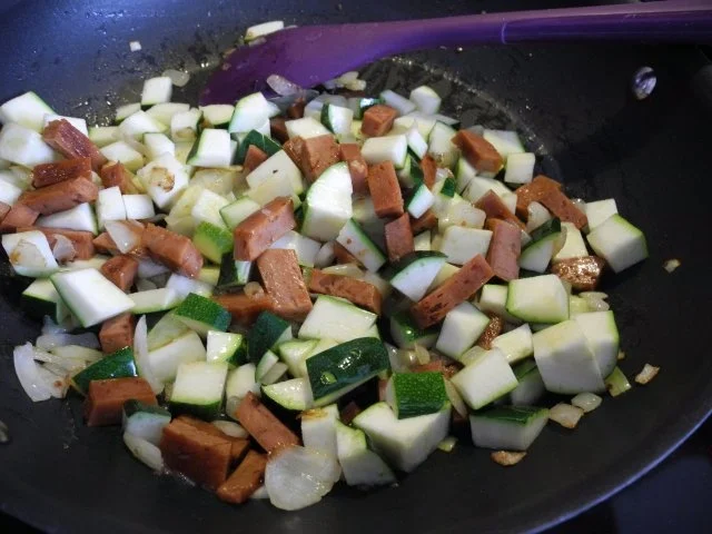 Rezept: Vegan : Bunte Pfanne mit Sojaleberkäse Bild Nr. 5 Vegan : Bunte Pfanne mit Sojaleberkäse - Rezept - Bild Nr. 5