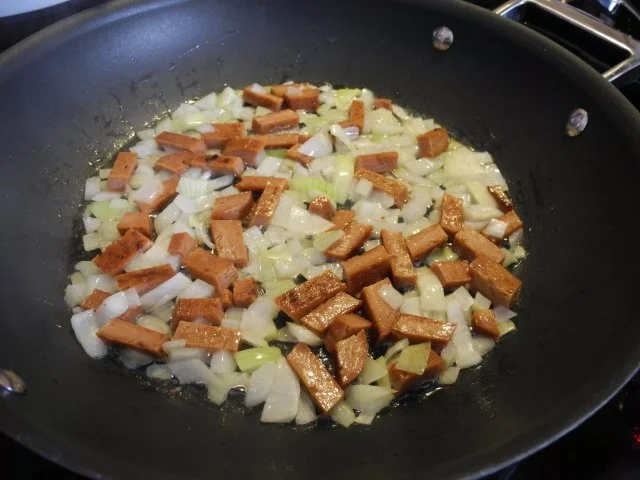 Rezept: Vegan : Bunte Pfanne mit Sojaleberkäse Bild Nr. 2 Vegan : Bunte Pfanne mit Sojaleberkäse - Rezept - Bild Nr. 2