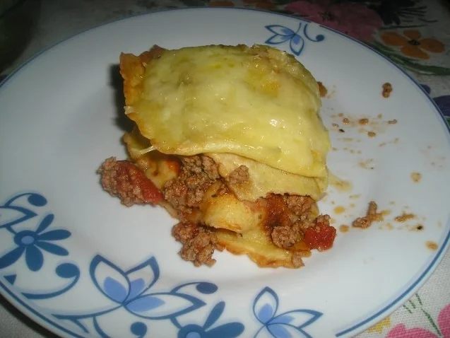 Palatschinkenlasagne mit grünem Salat - Rezept