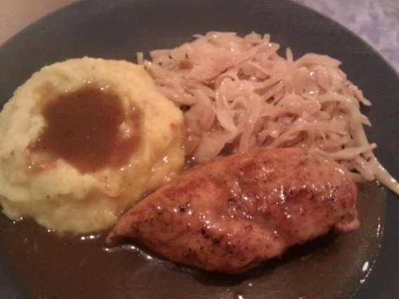 Geschmorte Hähnchenbrust mit Kartoffel-Kürbisstampf und Bayrisch Kraut - Rezept