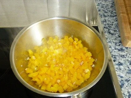 Gebratene Heilbuttschnitte mit gelbem Paprikaschaum - Rezept - Bild Nr. 2