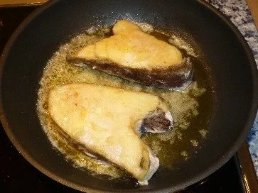 Gebratene Heilbuttschnitte mit gelbem Paprikaschaum - Rezept - Bild Nr. 6