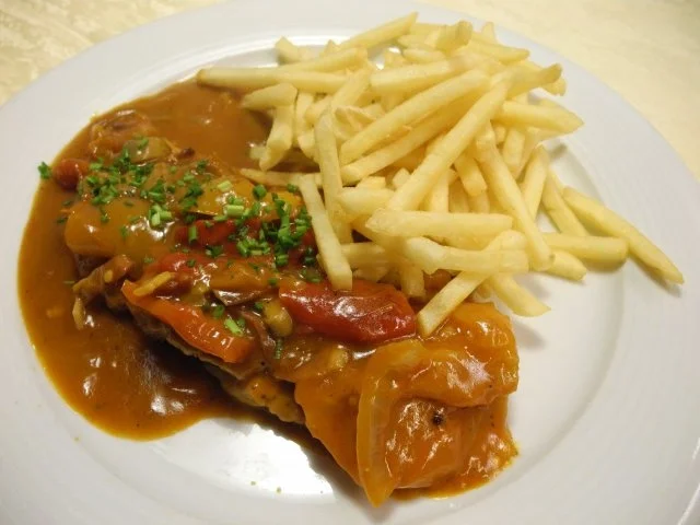 Zigeunerschnitzel (natur) dazu Pommes Frites - Rezept