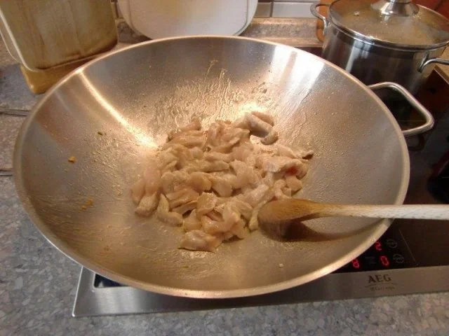 Rezept: Hähnchenstreifen mit Paprika aus dem Wok Bild Nr. 5 Hähnchenstreifen mit Paprika aus dem Wok - Rezept - Bild Nr. 5