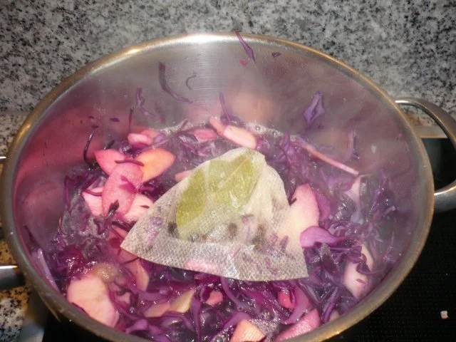 Apfel-Quitten-Rotkohl mit Verjus - Rezept - Bild Nr. 11