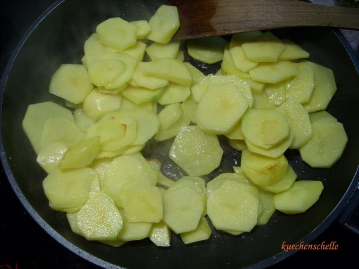 Bratkartoffeln mit Bohnen und Bouletten - Rezept - Bild Nr. 2