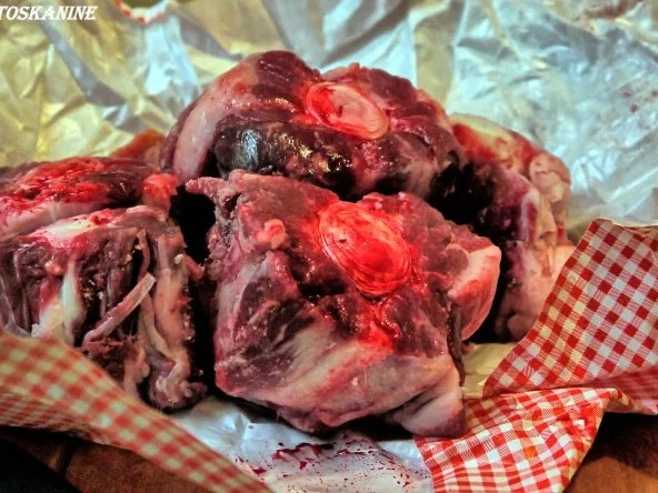 Tagliatelle mit Ochsenschwanz-Tomaten-Sugo und Orangen-Gremolata - Rezept - Bild Nr. 9