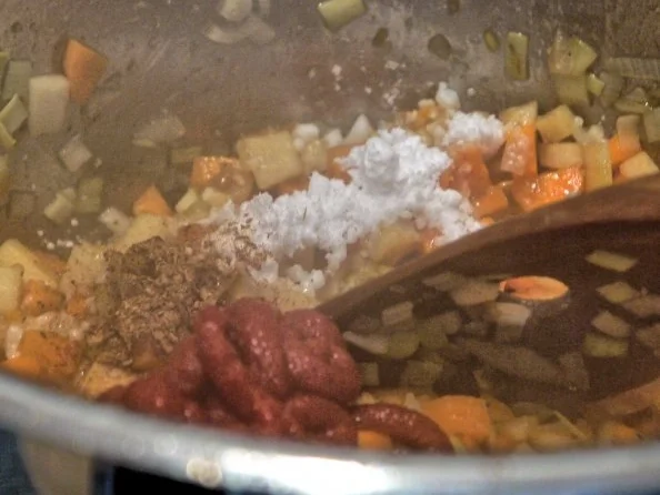 Tagliatelle mit Ochsenschwanz-Tomaten-Sugo und Orangen-Gremolata - Rezept - Bild Nr. 12