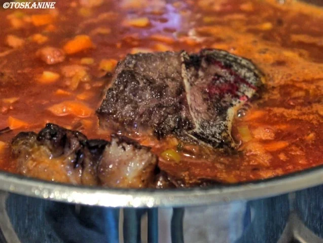 Tagliatelle mit Ochsenschwanz-Tomaten-Sugo und Orangen-Gremolata - Rezept - Bild Nr. 13