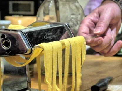 Tagliatelle mit Ochsenschwanz-Tomaten-Sugo und Orangen-Gremolata - Rezept - Bild Nr. 4