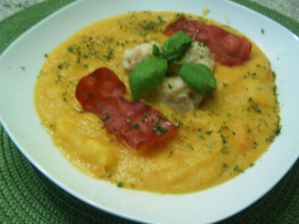 Steckrübensuppe mit kleinen Semmelknödeln - Rezept - kochbar.de