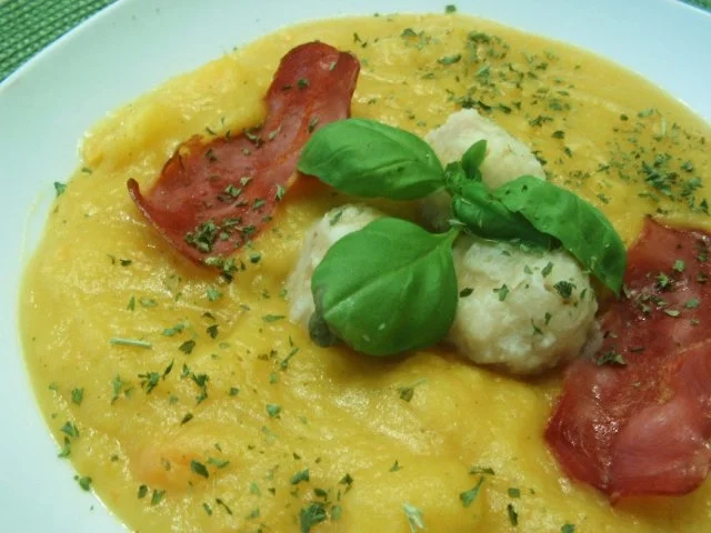 Steckrübensuppe mit kleinen Semmelknödeln - Rezept - Bild Nr. 2