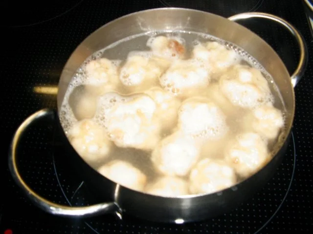 Steckrübensuppe mit kleinen Semmelknödeln - Rezept - Bild Nr. 9