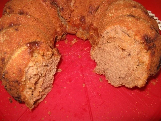 Buttermilch - Gugelhupf mit weißer Schokolade - Rezept