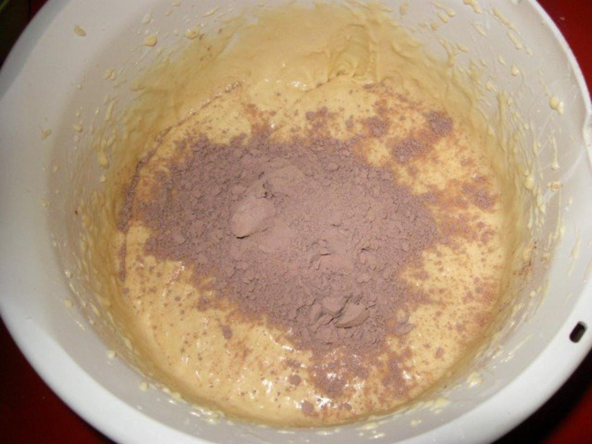 Buttermilch - Gugelhupf mit weißer Schokolade - Rezept - Bild Nr. 7