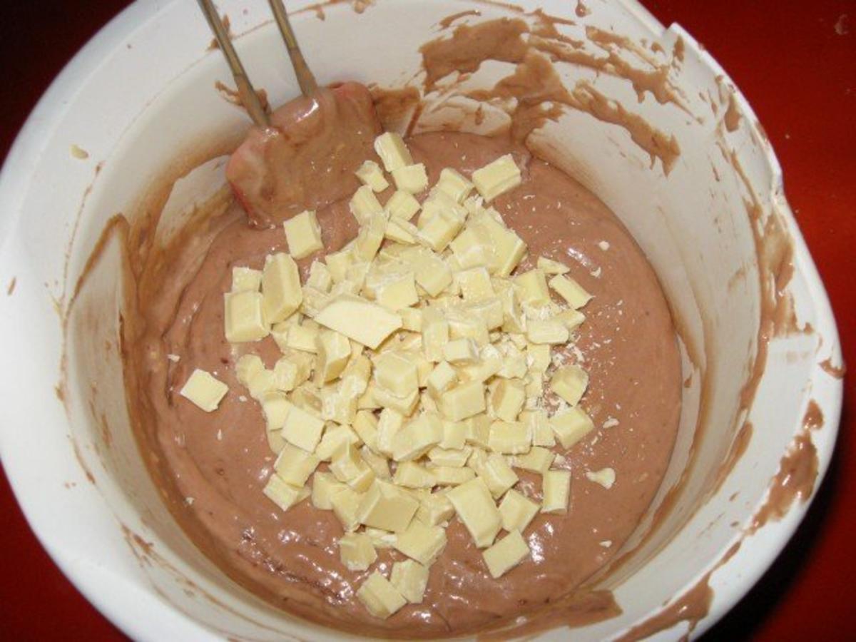 Buttermilch - Gugelhupf mit weißer Schokolade - Rezept - Bild Nr. 9