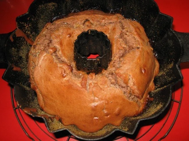 Buttermilch - Gugelhupf mit weißer Schokolade - Rezept - Bild Nr. 11