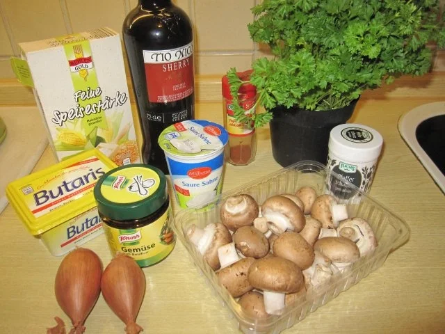 Rezept: Jägerschnitzel mit selbst geschabten Spätzle Bild Nr. 2 Jägerschnitzel mit selbst geschabten Spätzle - Rezept - Bild Nr. 2