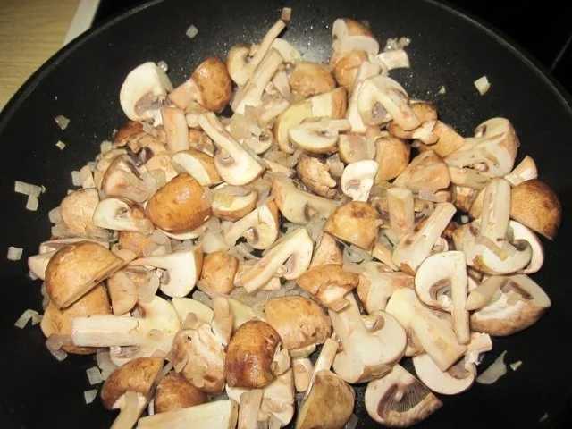 Rezept: Jägerschnitzel mit selbst geschabten Spätzle Bild Nr. 3 Jägerschnitzel mit selbst geschabten Spätzle - Rezept - Bild Nr. 3