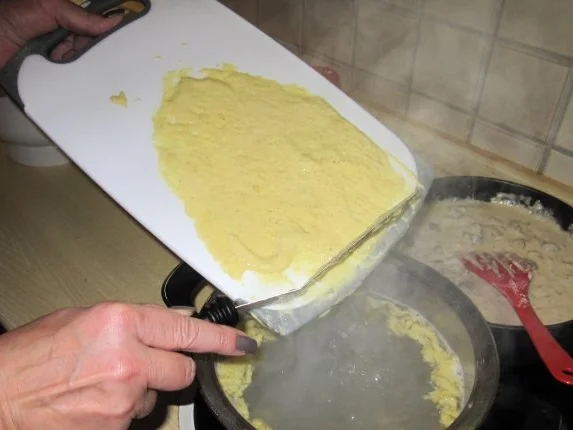 Rezept: Jägerschnitzel mit selbst geschabten Spätzle Bild Nr. 8 Jägerschnitzel mit selbst geschabten Spätzle - Rezept - Bild Nr. 8