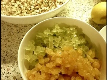 Rezept: Weihnachtsbäckerei: Stollen Bild Nr. 2 Weihnachtsbäckerei: Stollen - Rezept - Bild Nr. 2