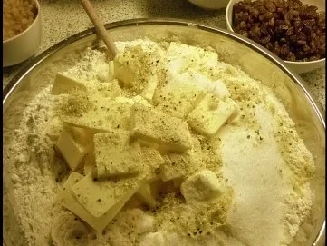 Rezept: Weihnachtsbäckerei: Stollen Bild Nr. 12 Weihnachtsbäckerei: Stollen - Rezept - Bild Nr. 12