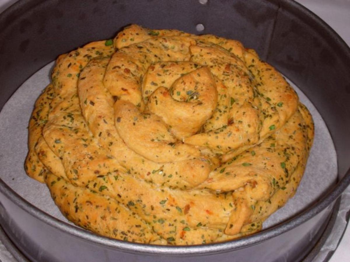 Herzhaftes KräuterBrot Rose Rezept kochbar.de