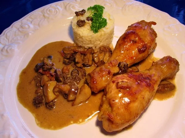 Rezept: Hähnchen-Unterschenkelchen in Morchel-Rahmsoße Hähnchen-Unterschenkelchen in Morchel-Rahmsoße - Rezept