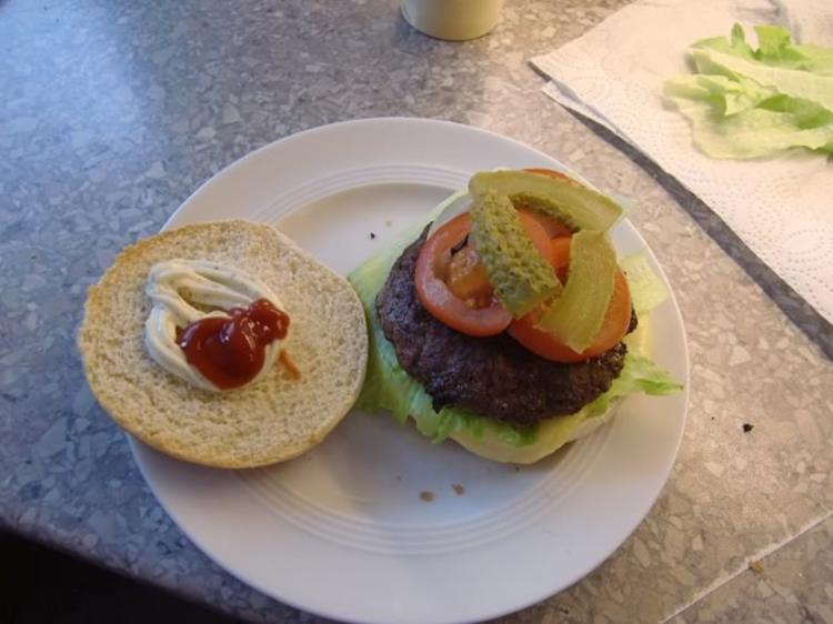 Hamburger mal selber gemacht - Rezept mit Bild - kochbar.de