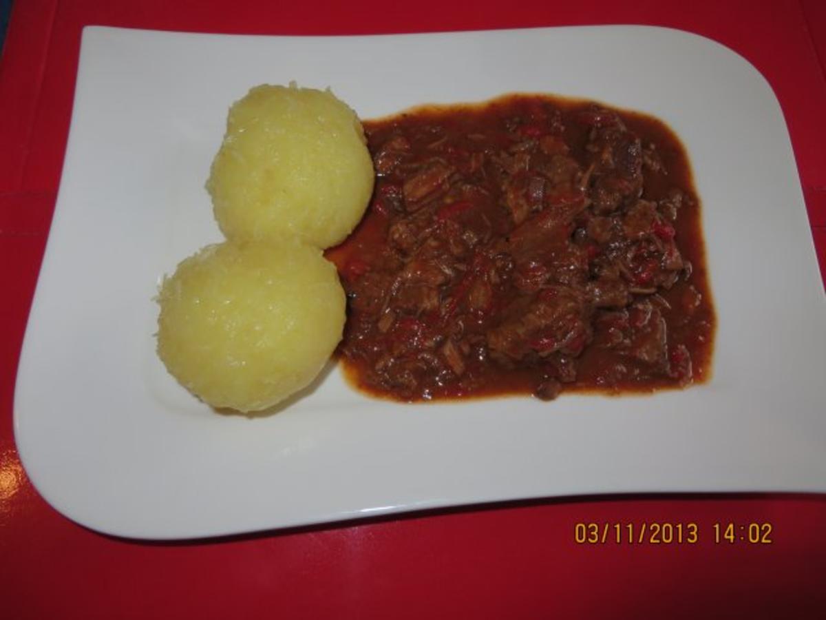 Kochen: Rindergulasch mit Paprika - Rezept - kochbar.de